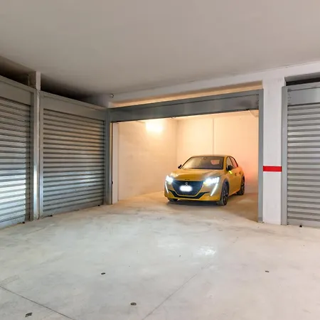 Relaxing Family 250m From & Free Garage Apartment