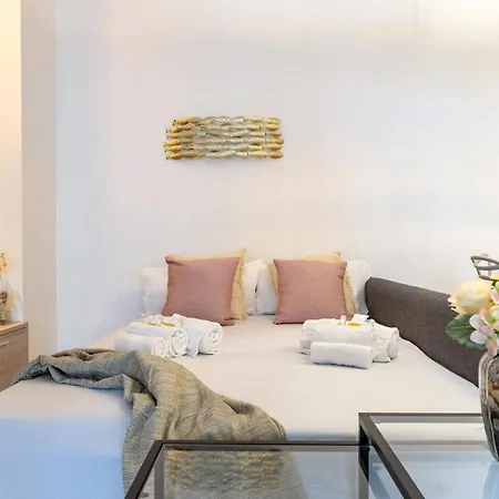 Relaxing Family 250m From & Free Garage Apartment *