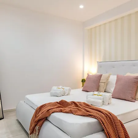 Relaxing Family 250m From & Free Garage Apartment
