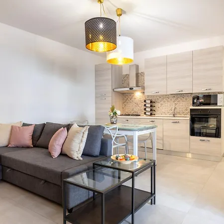 Relaxing Family 250m From & Free Garage *