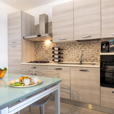 Relaxing Family 250m From & Free Garage *